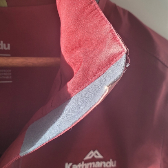 Kathmandu Rain Jacket - Picture 5 of 6